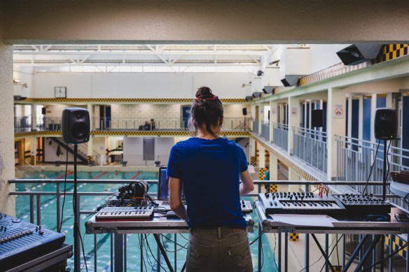 Gwennaelle Roulleau in situ Reims - crédit Vincent VDH